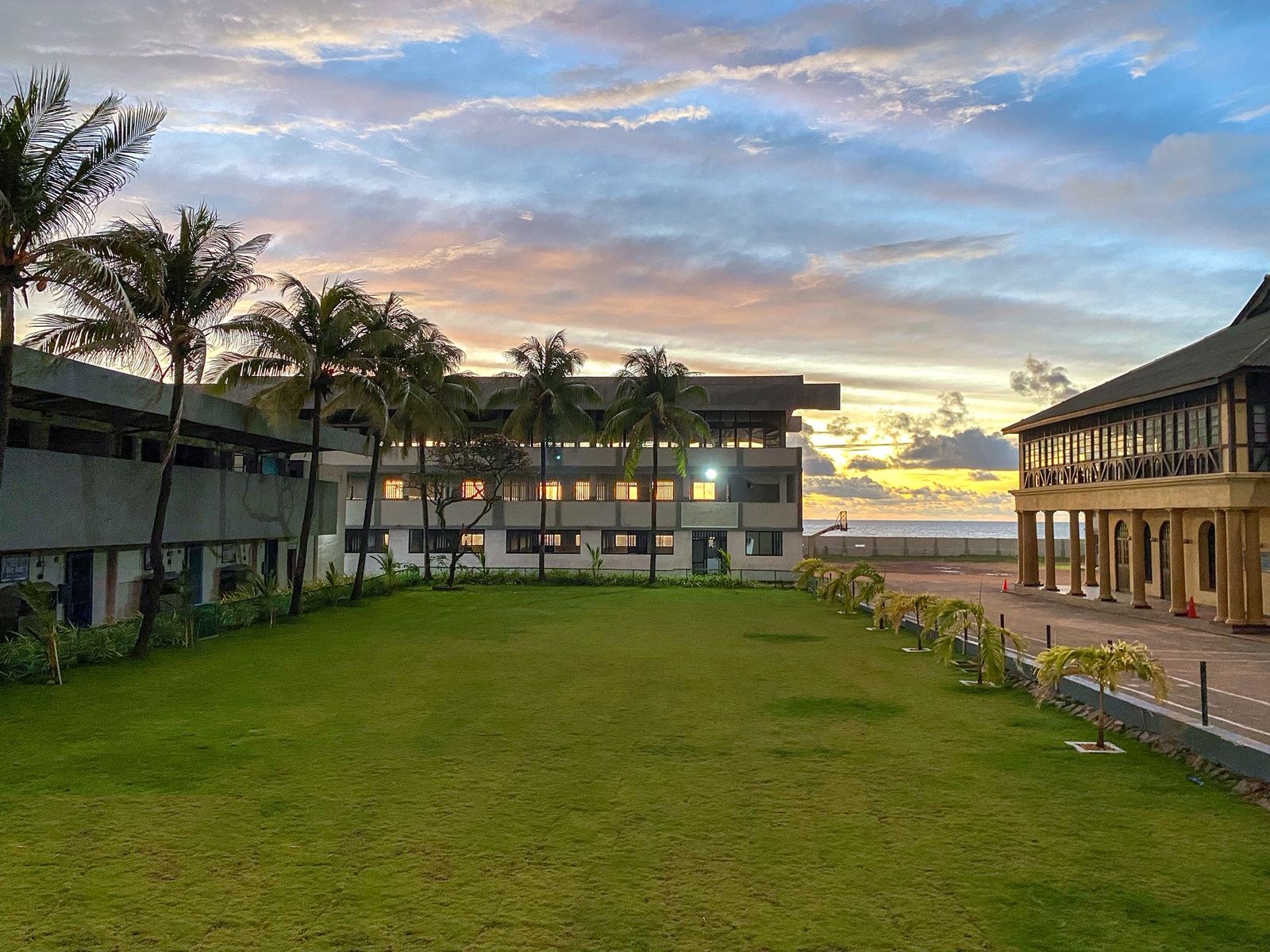 The S. Thomas' Prep school by the sea in Kollupitiya